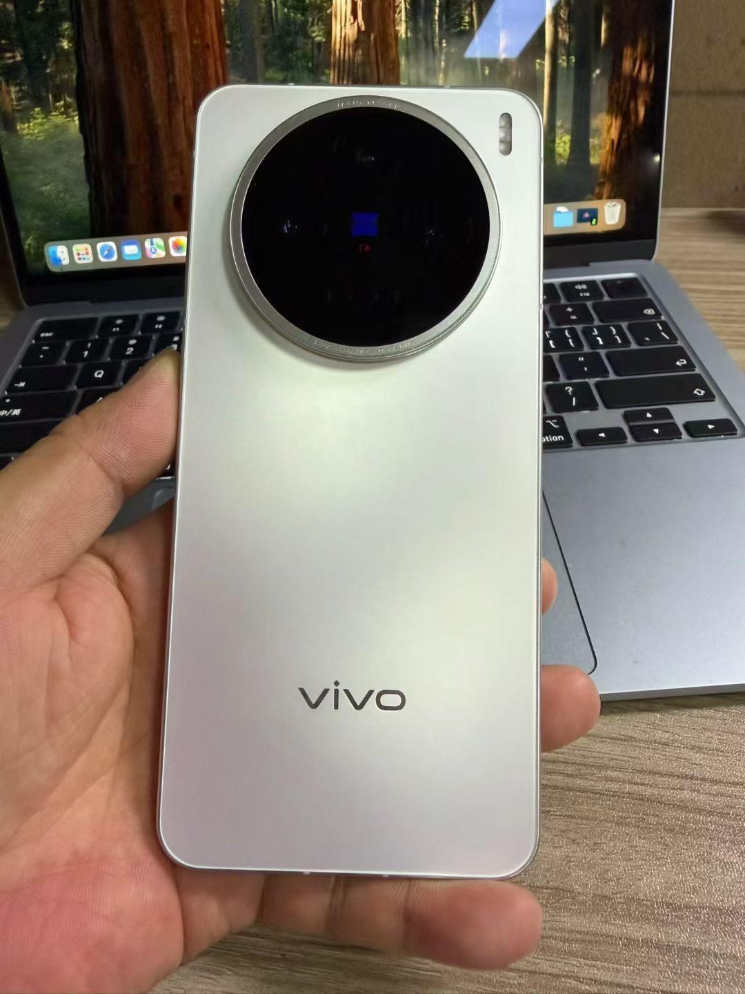 【豆花数码】
vivo X200s 国行
成色99新（电池健康100%）
- 16+512G：白 3499 ​