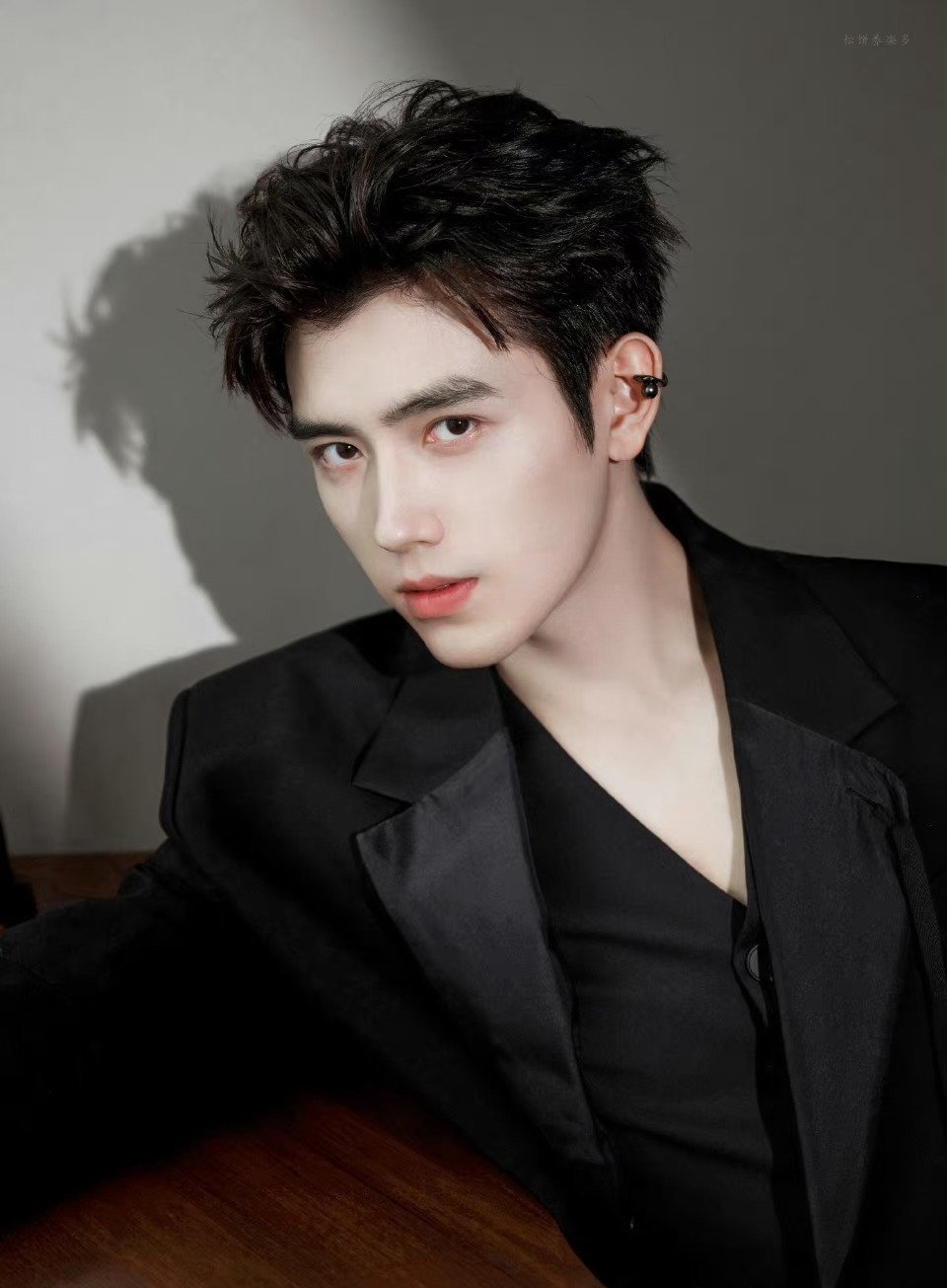 #陈飞宇[超话]# 说星星漂亮的人，一定没见过你的眼睛​