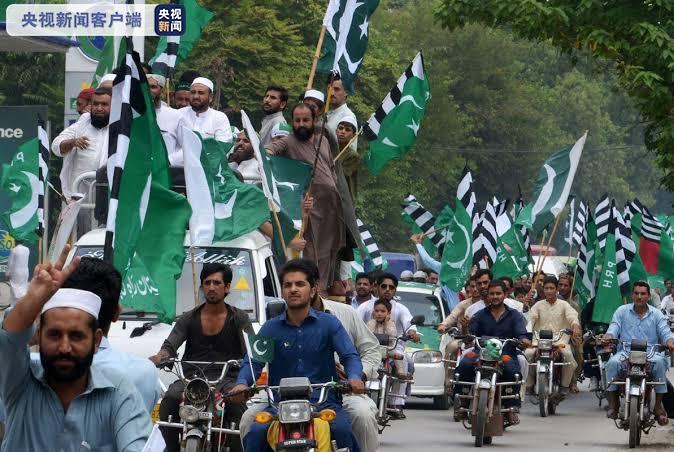 巴基斯坦民眾街頭狂歡慶賀獨立日-圖5