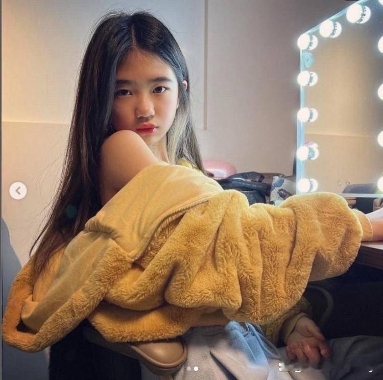 曹格14岁Crace女儿小时候被嫌弃丑，如今变韩系美少女美翻众人 ​