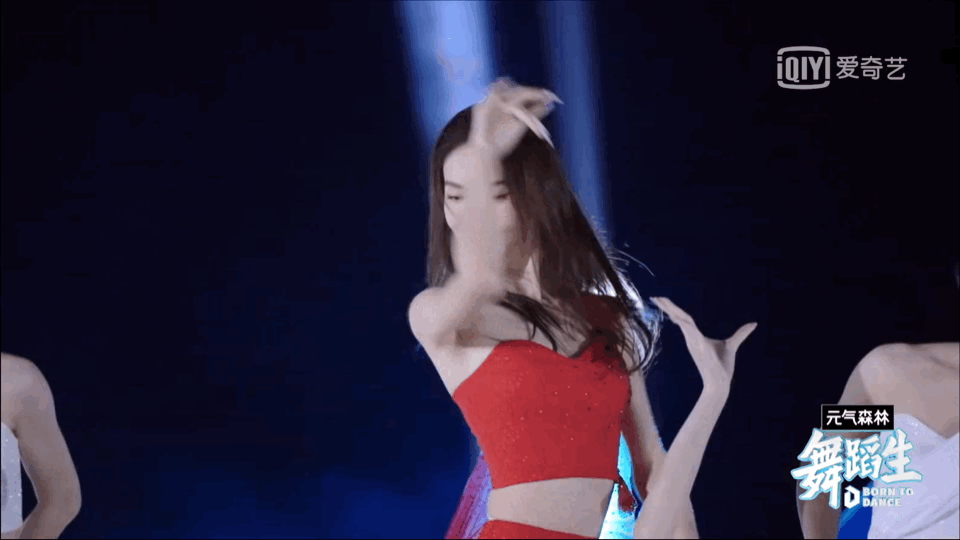 之前一直很奇怪，为什么金晨明明跳舞很厉害，但很少跳舞。
看了六公主的采访才知道为什么金晨很少跳舞了。
，原来大学时候体检的医生说她心脏不适合跳舞，心率不齐，这种是天生的，就导致体力不足，后面就很少跳舞了。
还挺可惜的，如果金晨是一个舞者，那同样的也会很出名的。