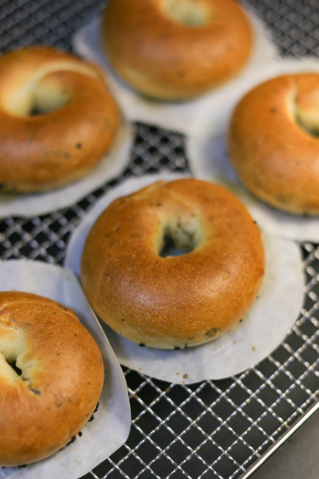 低油糖花椒叶贝果椒香四溢，外脆里软有嚼劲