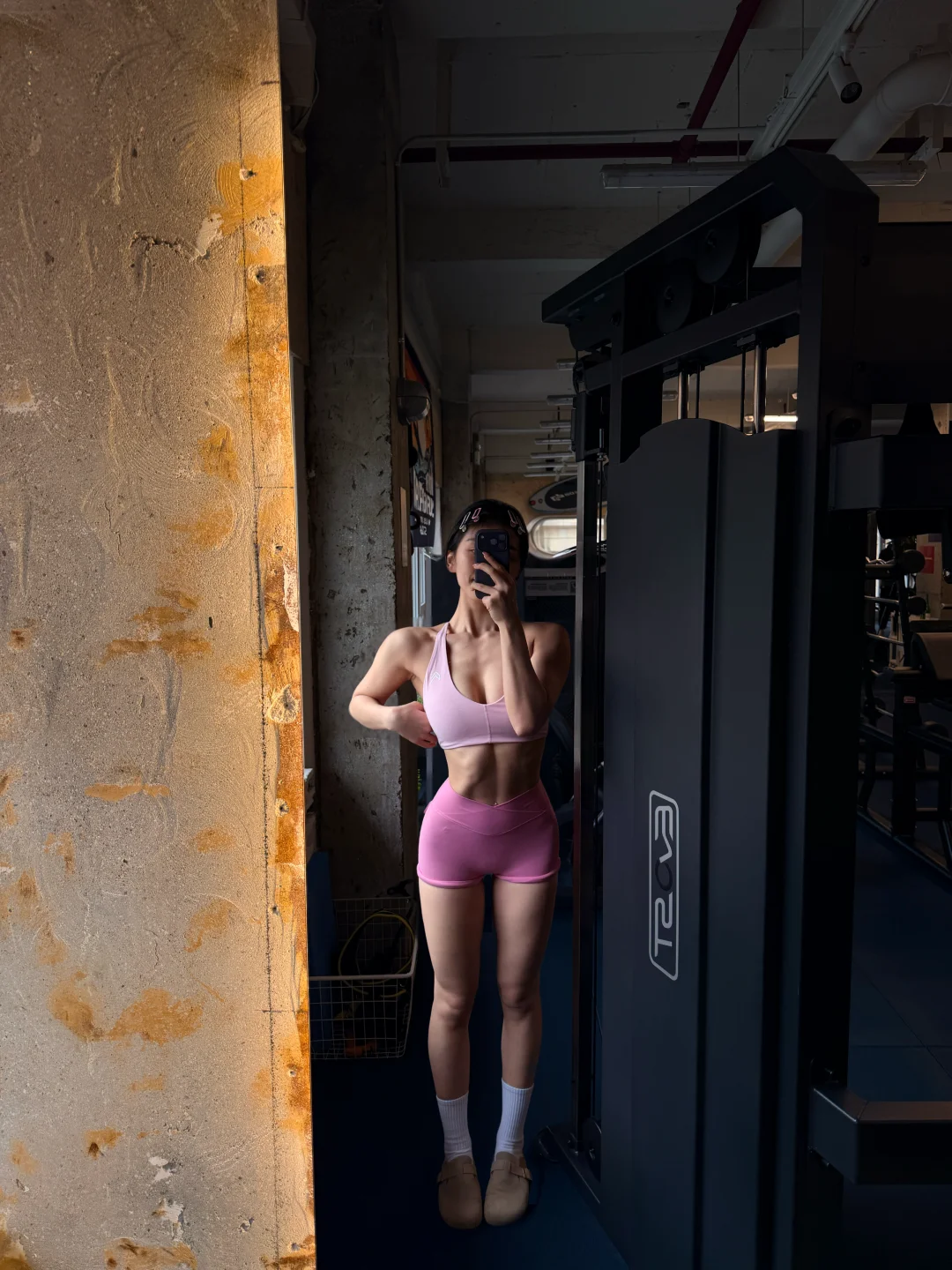 穿的越粉 练的越狠💞