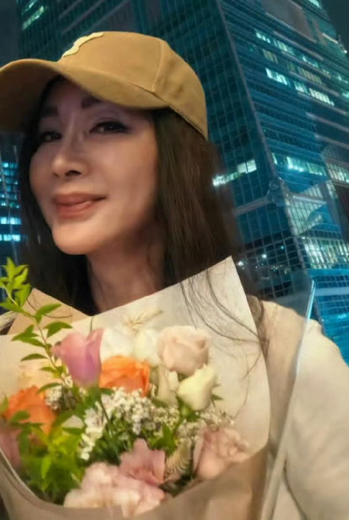 对于台湾艺人来大陆发展，我们欢迎，但有一个前提：必须公开、明确表态支持一个中国原则。这不是苛刻，是底线。一面赚大陆的钱，一面搞&34;台独&34;分裂，绝不允许两岸统一 一个中国原则 台湾艺人