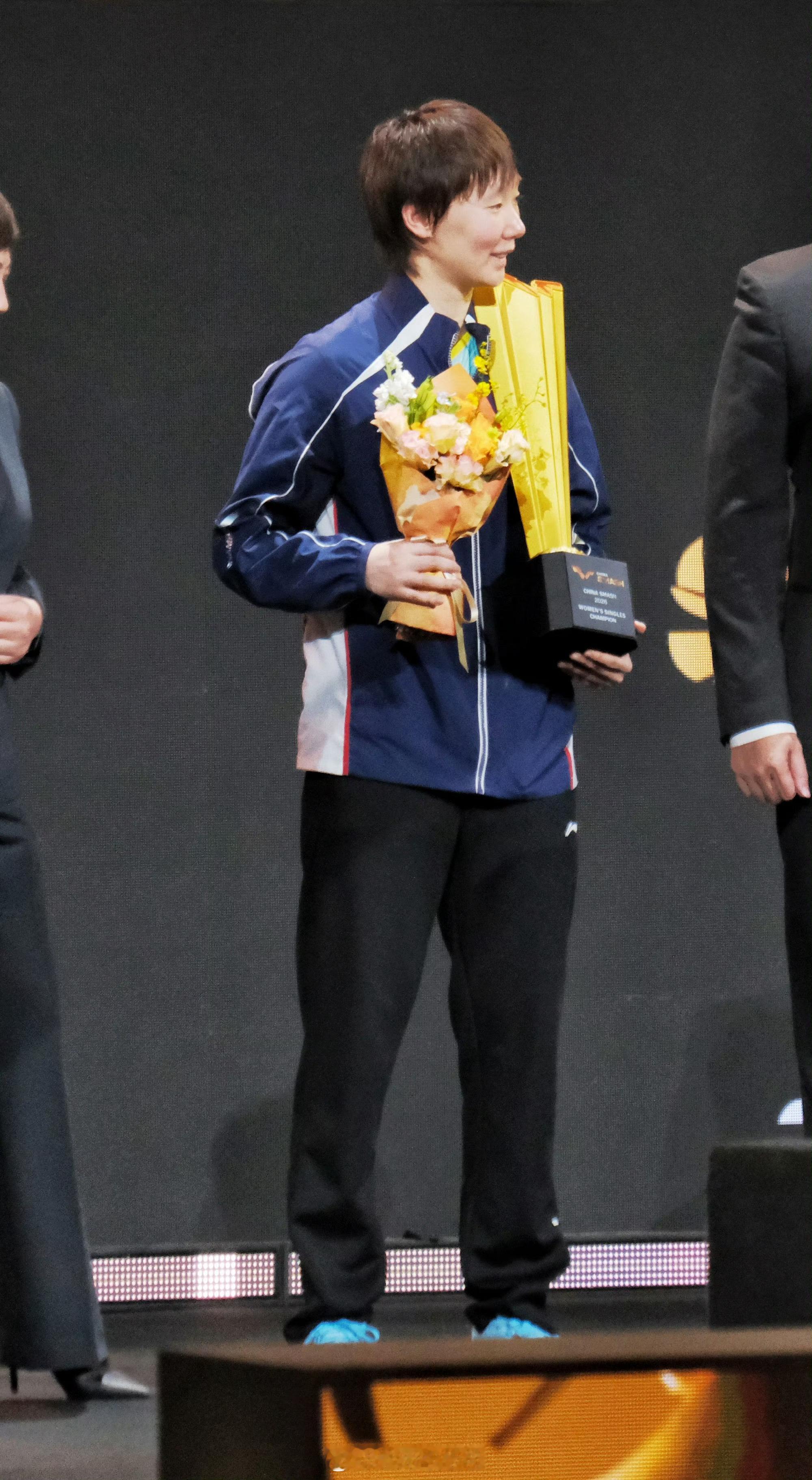 2026年WTT蒙彼利埃冠军赛抽签仪式上，王曼昱以嘉宾身份亲手抽签并确定了首轮对阵，而她所在的半区也因此引发了球迷的激烈讨论。  一、 抽签身份：从参赛者到仪式嘉宾- 双重身份：王曼昱不仅是本次赛事的