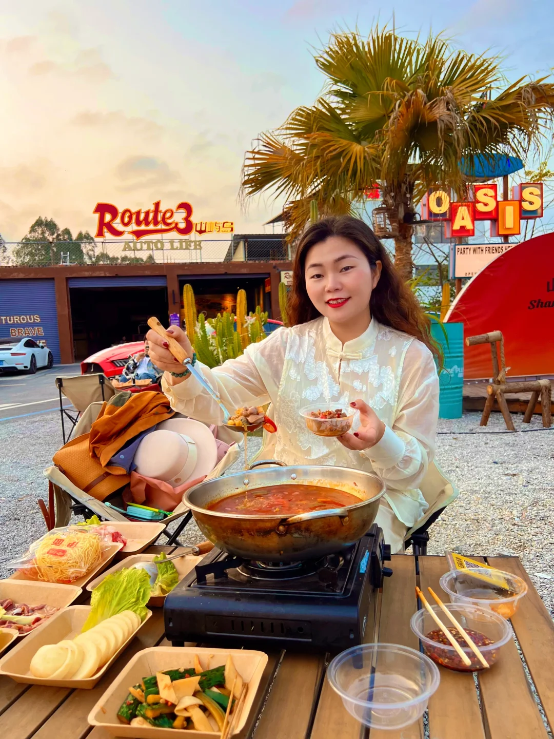 南宁这家美式加州露营基地，酸汤火锅绝了