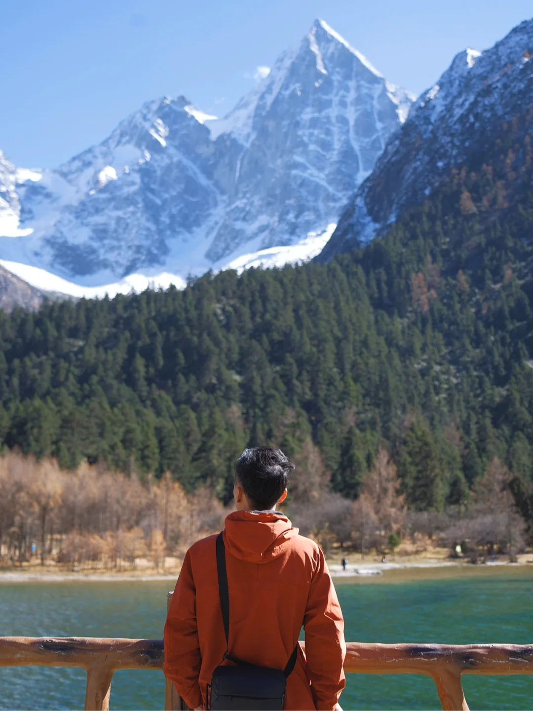 深秋，徒步去看雪山和海子