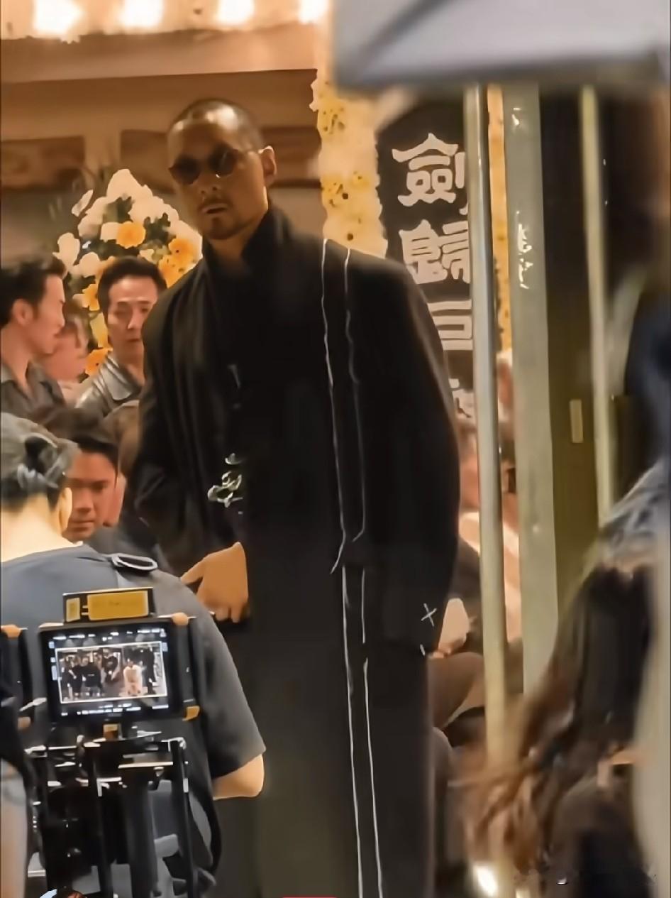 我宣布，吴彦祖不再是一个男花瓶