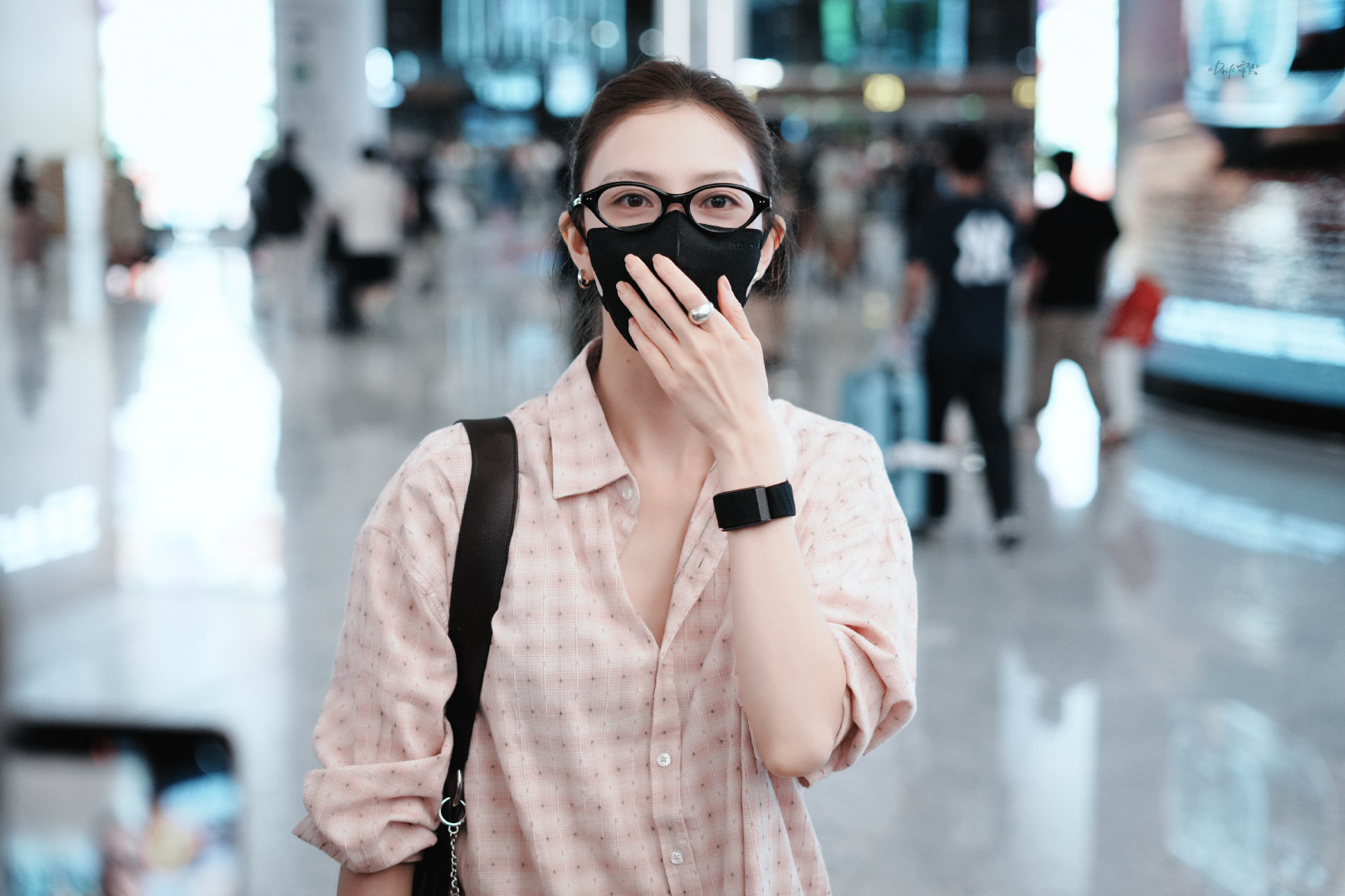 260902｜广州到达

宝宝薄薄一片



#‍今日星拍放送#
#爱在无尽夏#
#宋妍霏斯凯奇时尚代言人# ​