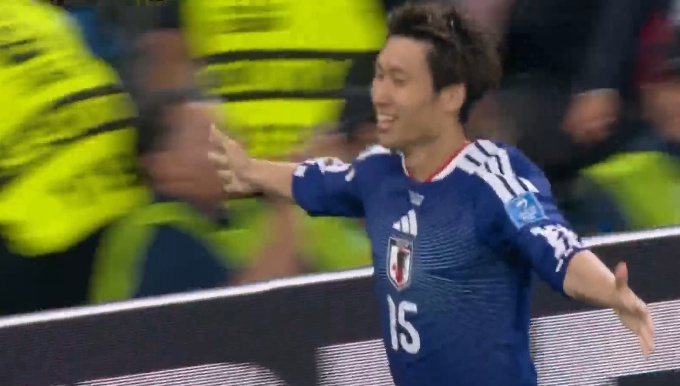 开场仅4分钟，镰田大地进球！日本队1比0领先！  ​​​ ​​​​