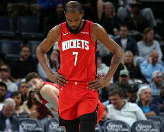 25日上午8点，NBA季后赛首轮G3，火箭将回到主场迎战湖人。目前，火...