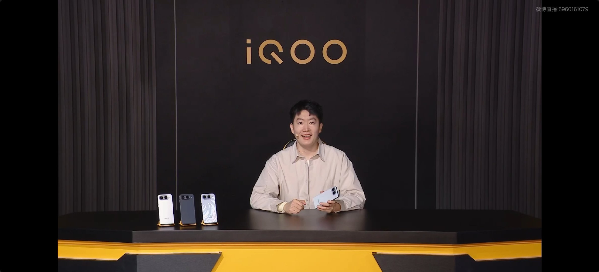 #管泽元解说iQOO发布会# 管泽元在iQOO Neo11 至尊版发布会上的解说太逗了！iQOO新机定向网络，专治校园网卡顿，搭配9100mAh电池，完美解决手机网卡没电的问题。搭配管泽元专业解说，看完直接被种草，决定了，开学用它开黑！ ​