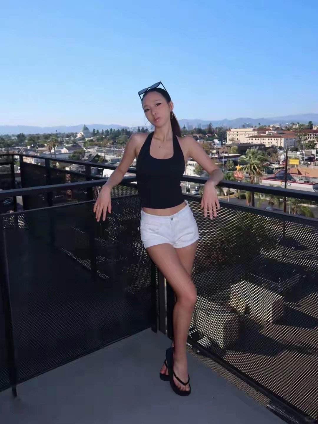 小S大女儿近照曝光！身材高挑皮肤黝黑，五官精致与姨妈大S好像。 ​