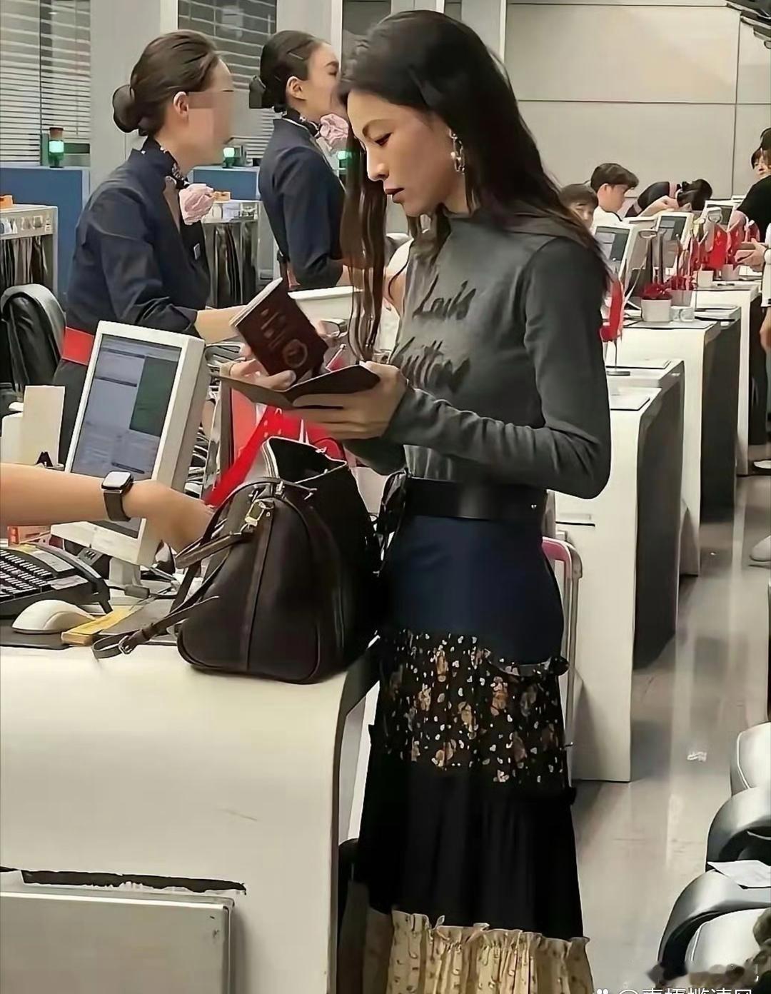 钟楚曦头身比例是真的不错 ​