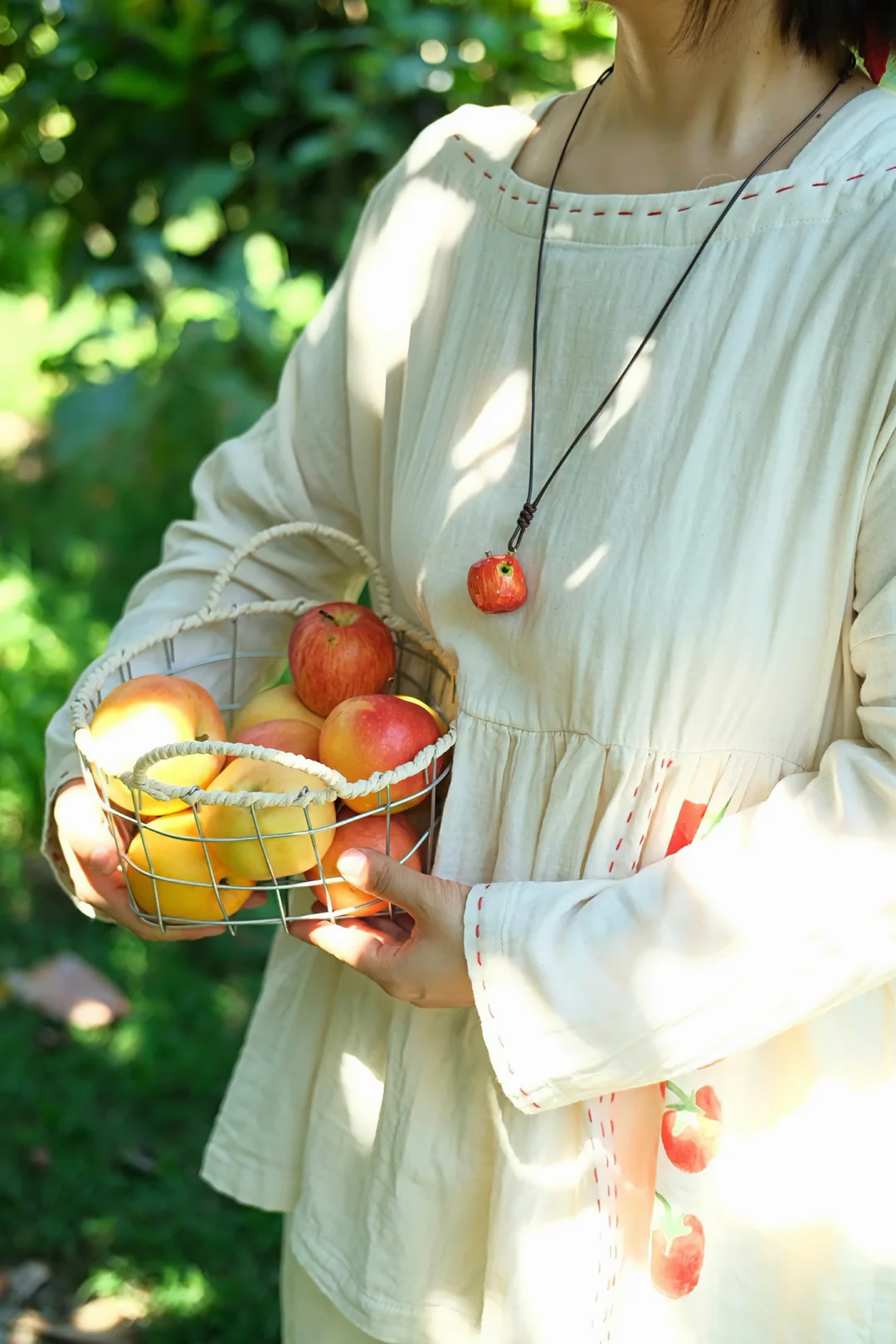 手作木雕小苹果🍎揣满一篮子苹果香～