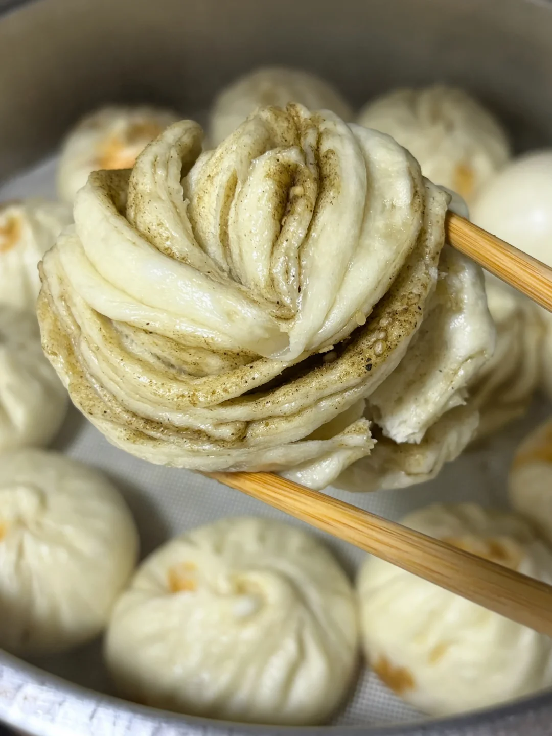 谁家好人晚上蒸包子啊！这一锅太好吃啦😋