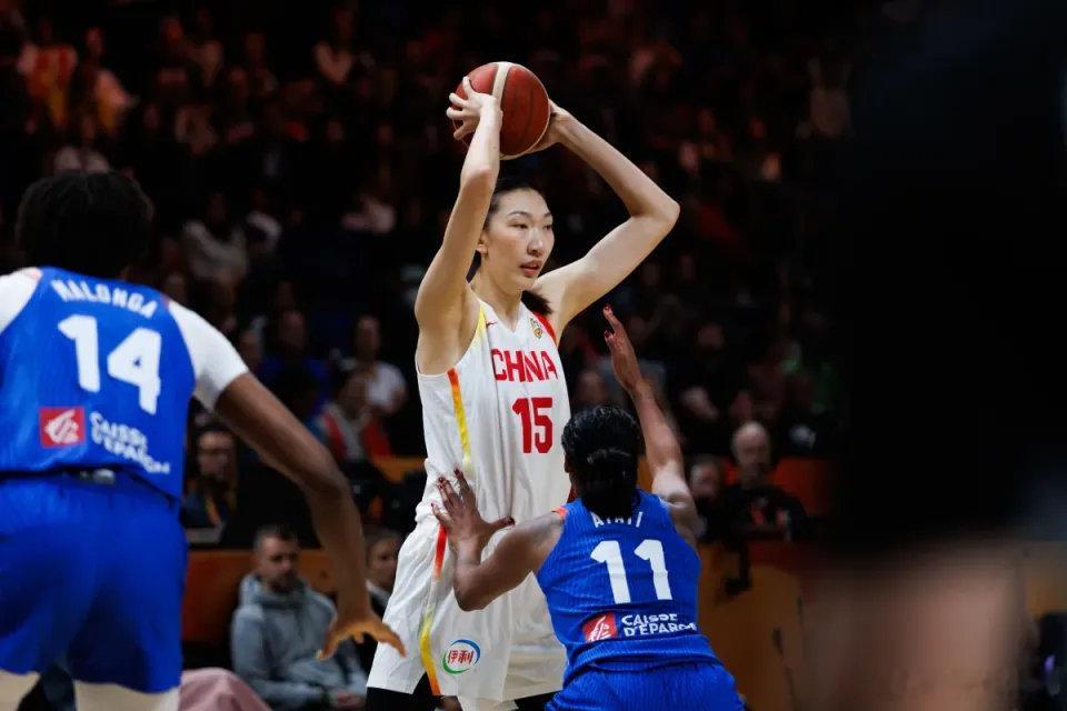 #中国女篮仍处于第一位置##刘禹彤或可平替韩旭##女篮世界杯最佳阵容出炉# 中国女篮亚运主要对手中，日本二线练兵，韩国或成威胁。但整体看，中国女篮优势明显。刘禹彤或可平替韩旭，世界杯最佳阵容出炉，第一位置稳固 ​