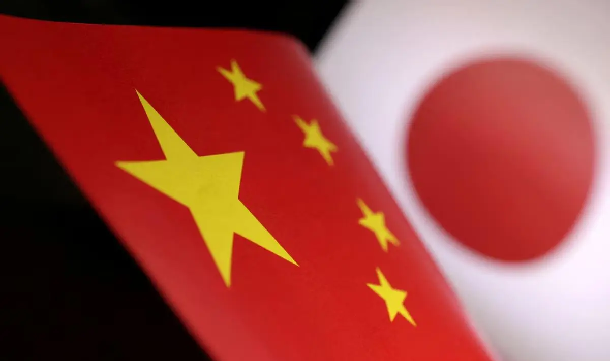 一位日本专家曾直言，现在的中日对峙的关键并不是中国能不能打得过日本，而是日本在中国的制裁下还能不能撑下去，能撑多久的问题。

这话刚曝出时，不少日本右翼网民在社交平台跳脚骂专家“吃里扒外”，可翻来覆去也拿不出多少能站得住脚的反驳论据。
就拿前两年闹得沸沸扬扬的半导体材料出口限制来说吧。
日本本来攥着