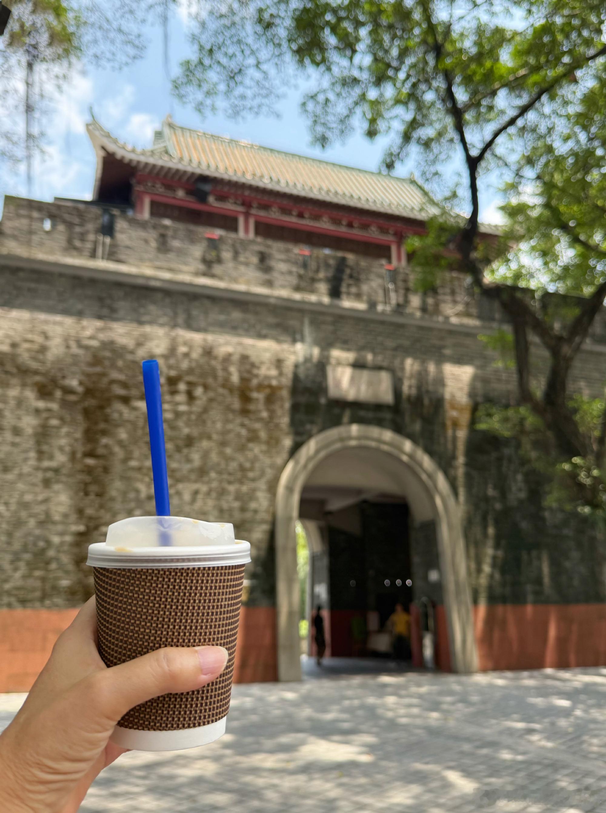 城下咖香·壶中时光”洪桥街古城咖啡雅集活动今日在越秀区越秀公园东秀歌舞...