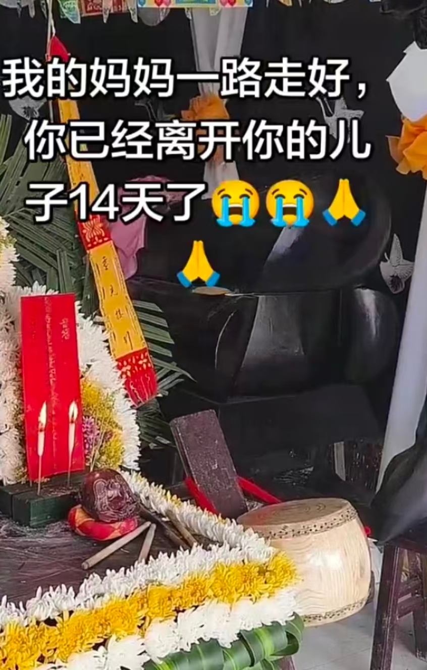 儿子记录妈妈生命最后14天：从能走到吃不下饭，凌晨那句“我想回家”看哭全网

这是一条让人不敢看完，却又忍不住看完的视频。

一位儿子用镜头，记录下了母亲生命最后的14天。没有剧本，没有滤镜，每一个画面都真实得让人喘不过气。

刚开始，妈妈还能下床走动，能自己端碗吃饭。儿子陪她说话，她还会笑着回应，