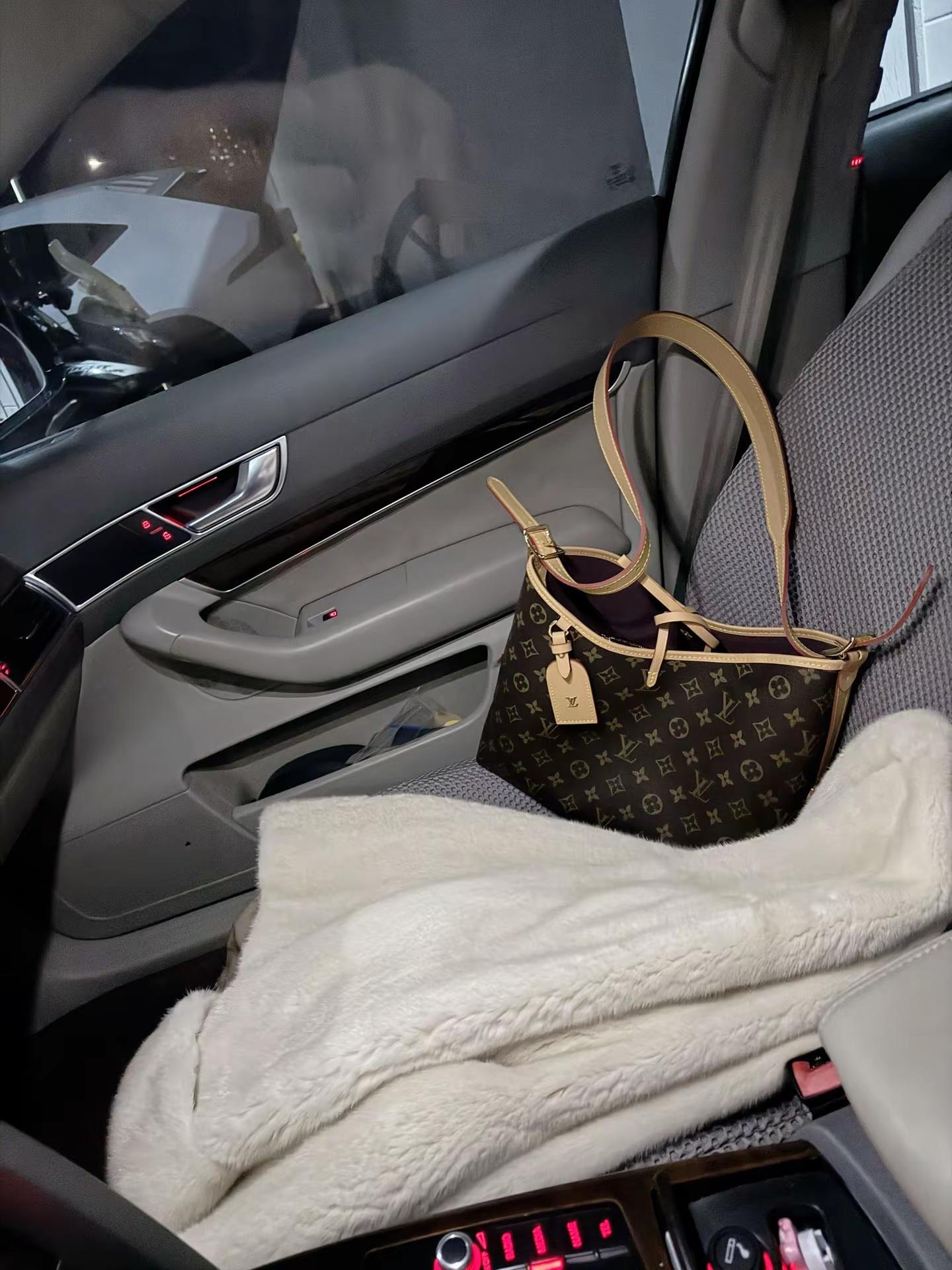 成熟女人的三大标志：穿貂，买黄金，听凤凰传奇