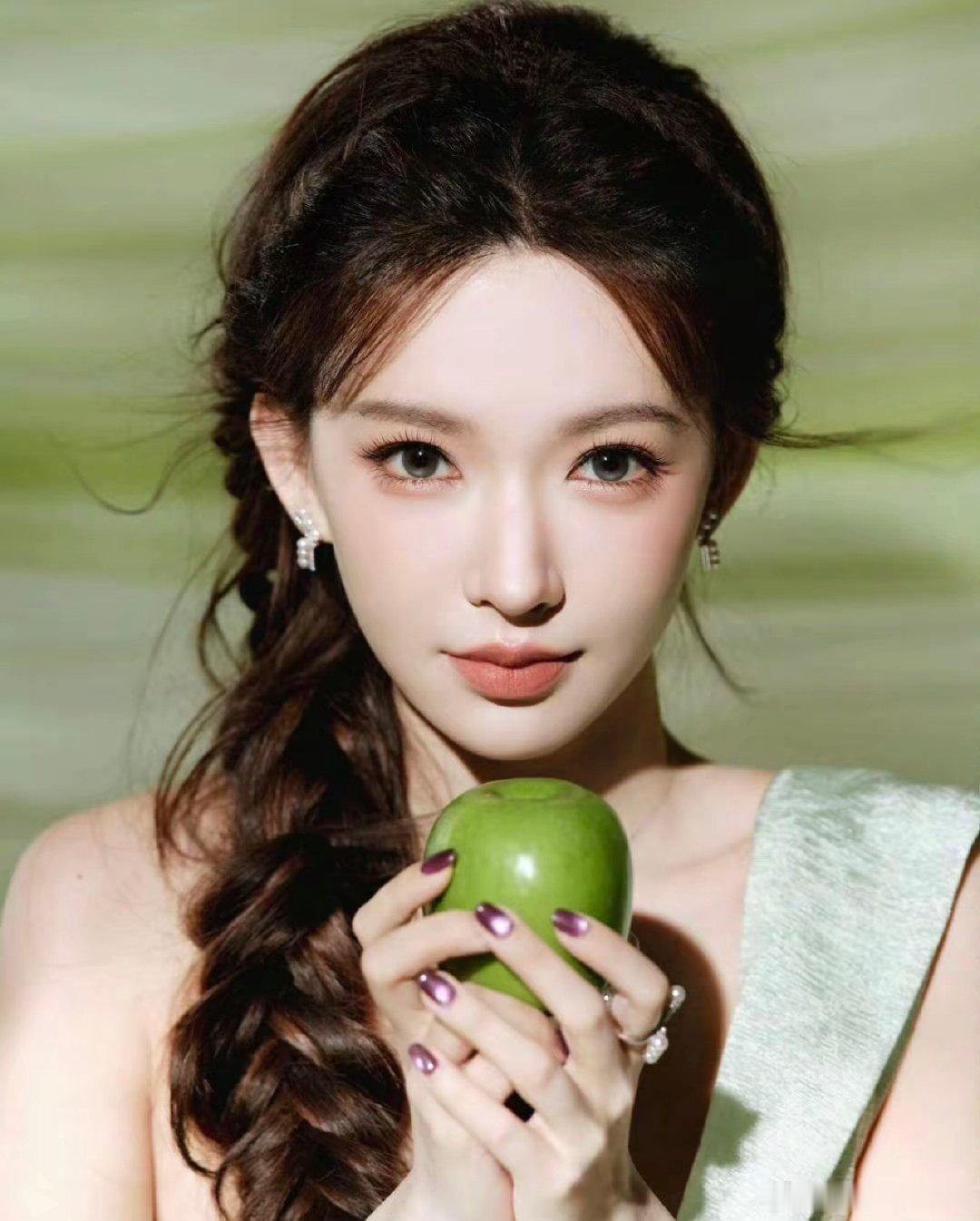 #程潇[超话]#cx#程潇# 

我很爱一个女孩 她的名字叫程潇

​