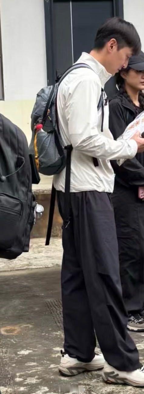 #胡歌[超话]# 真的不是18岁男大嘛[期待][期待] ​