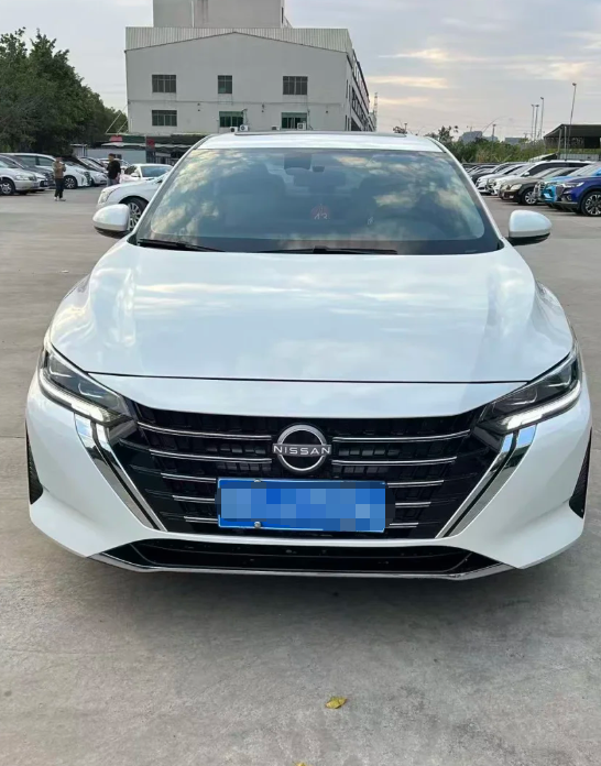 二手日产轩逸：省油大沙发，我为什么说它适合家用
轩逸这台车，争议其实挺大的。喜欢的人说它是 "移动大沙发"，坐着舒服又省油；不喜欢的人说它动力肉、车漆薄、配置低。我自己开了一段时间，觉得得客观说说。
我选二手轩逸的原因很现实：预算有限，想要一台空间大、坐着舒服、省油的家用车。同级别里比来比去，轩逸的