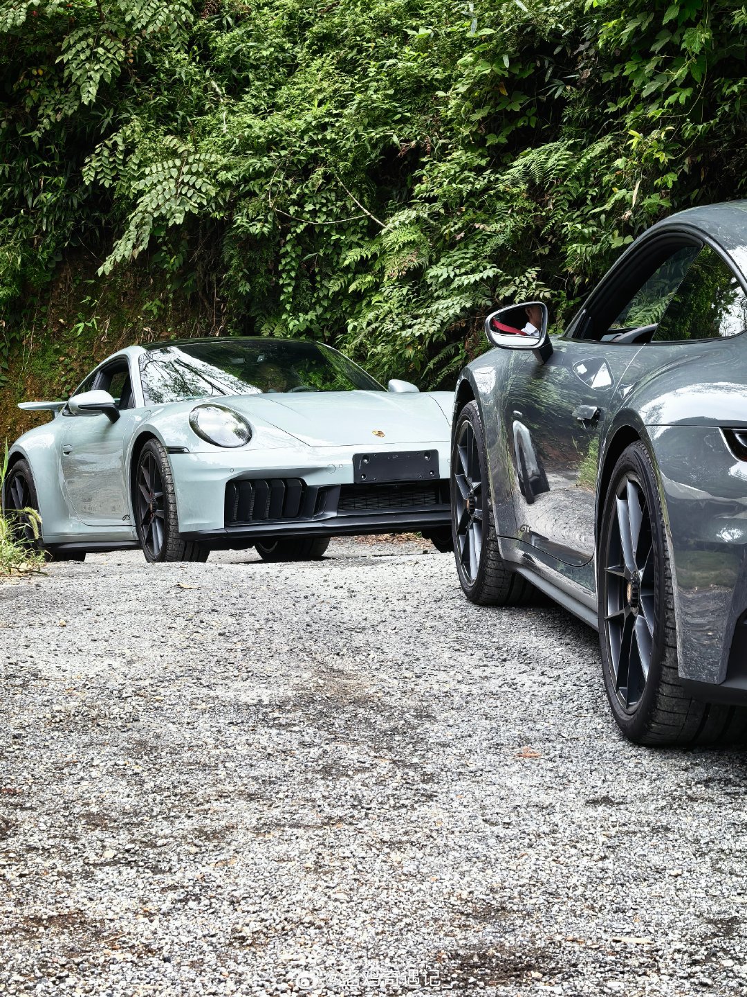 出息了，第一次和保时捷合作

今天驾驶911 Carrera GTS在西湖群山间爽开

感谢保时捷的认可
#保时捷[超话]##大v聊车##保时捷911# ​