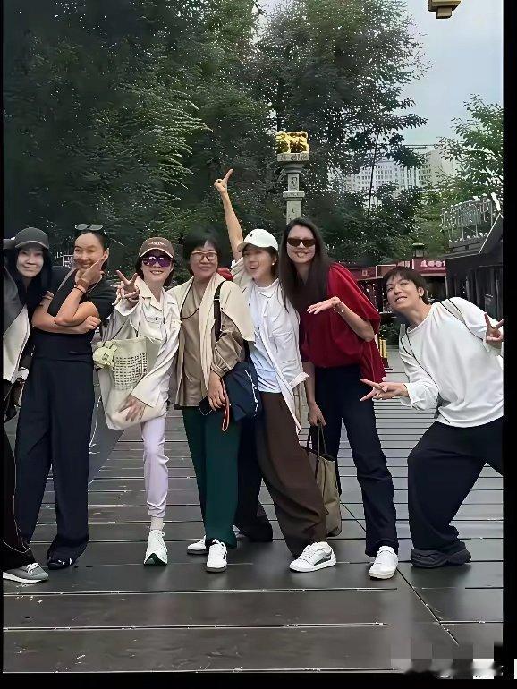 孙俪太惹眼了，一眼就锁定她了。 ​
