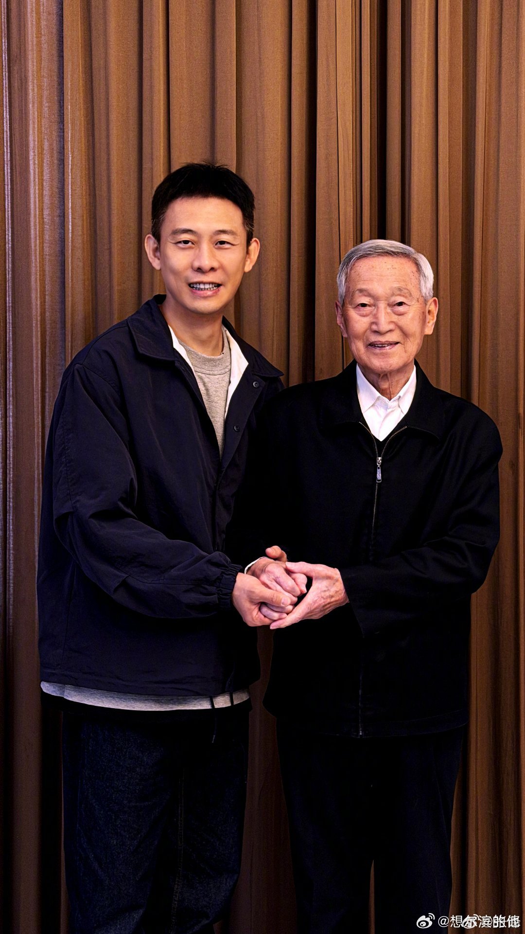 #张译[超话]#致敬! #神探之痕迹国庆档上映##张译撰文谈崔道植# ​