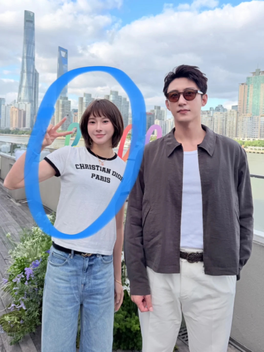 吴艳妮真是个神女子！和明星合影自带光环