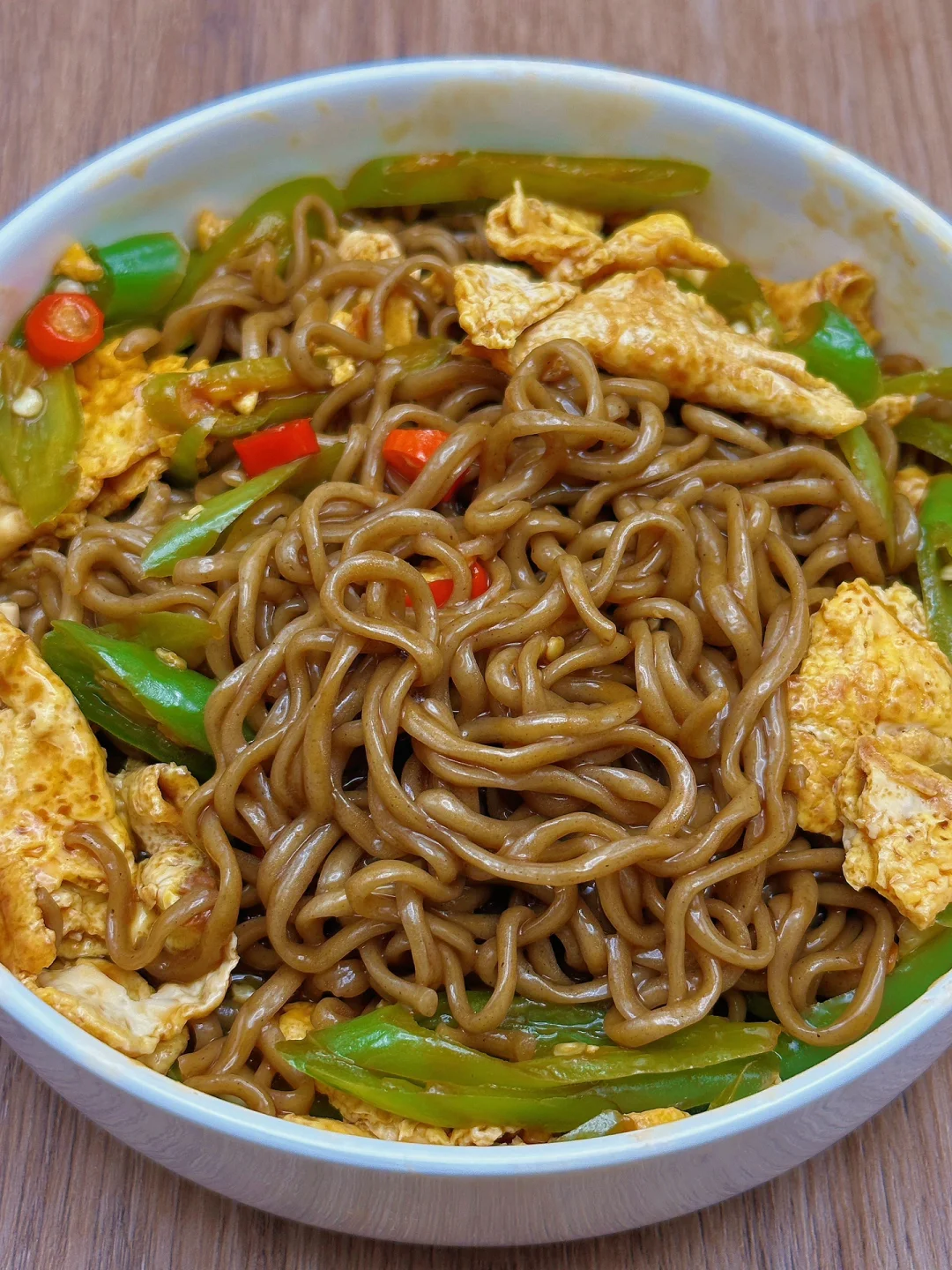 超浓郁入味！好吃不怕胖的青椒鸡蛋拌荞麦面