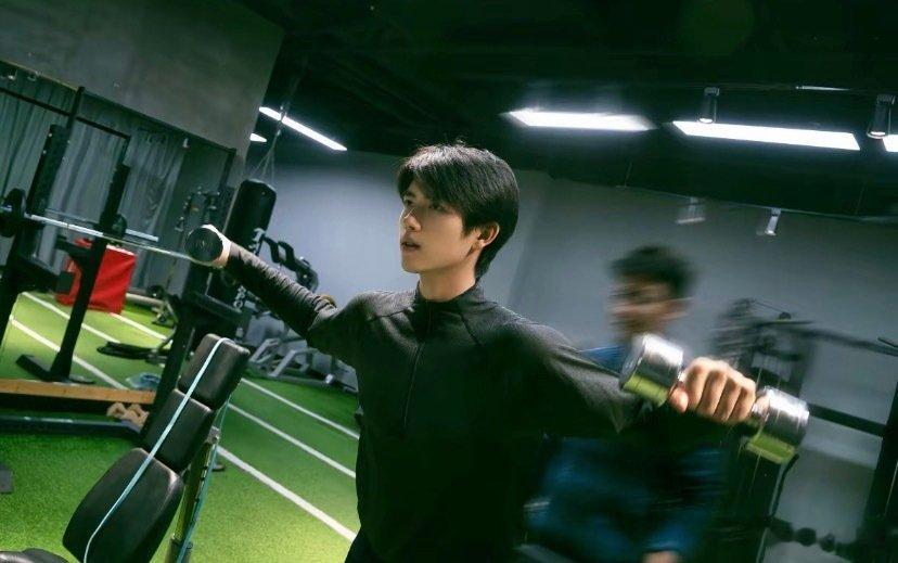 #陈飞宇[超话]#  完全理想型 ​