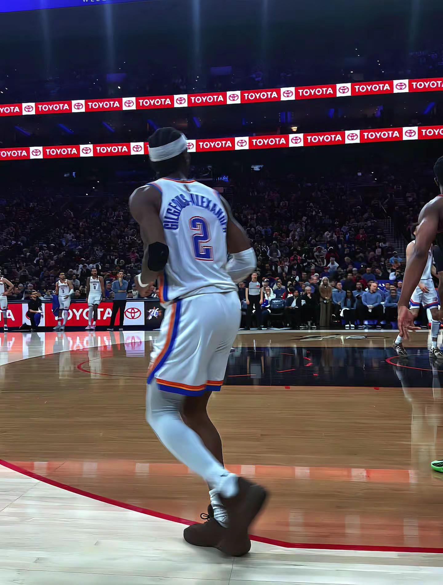 谢伊·吉尔吉斯-亚历山大，2018年首轮第十一顺位，现在即是未来雷霆