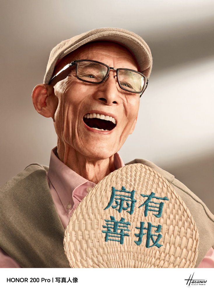 93岁，临终留了四个字：我很舒服。9月24日凌晨，游本昌在北京走了。女儿说，没遭罪，安安静静。
消息传开，胡歌那篇悼文最扎心：荧幕上爷叔护着阿宝，现实里老先生连没镜头的戏都全程搭着。更狠的是《繁花》报白玉兰，他主动打电话让出名额，理由是让年轻人上。
陈浩民说济公无人能替，韩乔生翻出99年合影，上