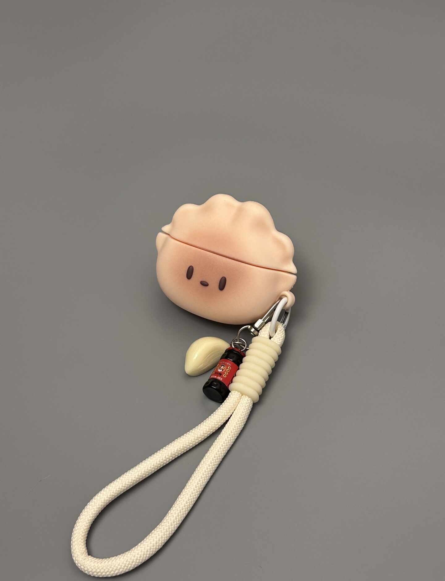 挂件是老干妈和大蒜呀！！🌶️🧄
耳机壳 AirPods耳机壳 airpods4保护套 airpodspro airpods airpods耳机壳 airpodspro3