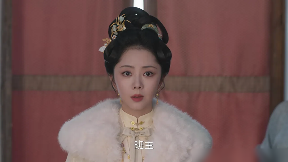 听个戏，听出个造反大案。
戏台上唱的是忠臣良将，戏台下汉王坐立不安。兰香耳朵没闲着：鲁鉴攀附汉王，田指挥使没请戏班，西直门外有异常。三条线，看着不挨着。
可她往一块儿一凑，得出个要命的结论：汉王压根不想去藩地。不去藩地，留在京城想干什么？
这事真有原型。朱棣的二儿子朱高煦，封了汉王，云南嫌远，