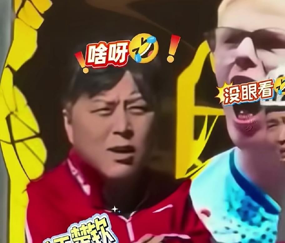 王楚钦退赛，最懵的却是他教练。
首钢门口，孙逊刚露面，栏杆外粉丝突然齐声喊：“照顾好王楚钦！”声音又杂又响。他当场愣住，左右张望，压根没听清喊的啥。足足三秒才反应过来，立马双手抱拳朝人群一拱，转身快步走了。
粉丝这份心是热的，可孙逊那抱拳里，接住的不只是嘱咐，还有说不出口的压力。教练这活儿，有时候比