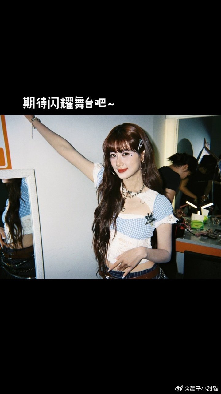 #不要低估赵昭仪出片的决心##宣传总监赵昭仪带着她的大片来了#
宣传总监赵昭仪带着他的大片来啦~一次性看到这么多美图，真的太幸福了， ​