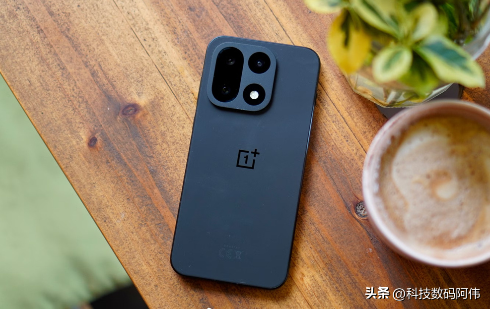 一加Ace 7系列Pro版回归：内置散热风扇 榨干骁龙8E5