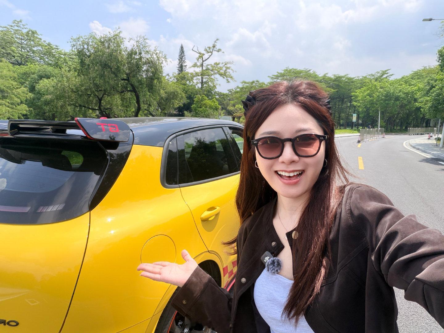 长城欧拉5gt外观有点帅！！  外观都是原厂空气动力学GT套件，不怕被1087[doge]
买回来也不需要再改什么了…
4米2车身长度，短小精悍，车头不长，视野很大，坐在车内有种开卡丁车的感觉… [嘻嘻][嘻嘻] 
#长城欧拉5gt##小钢炮# ​