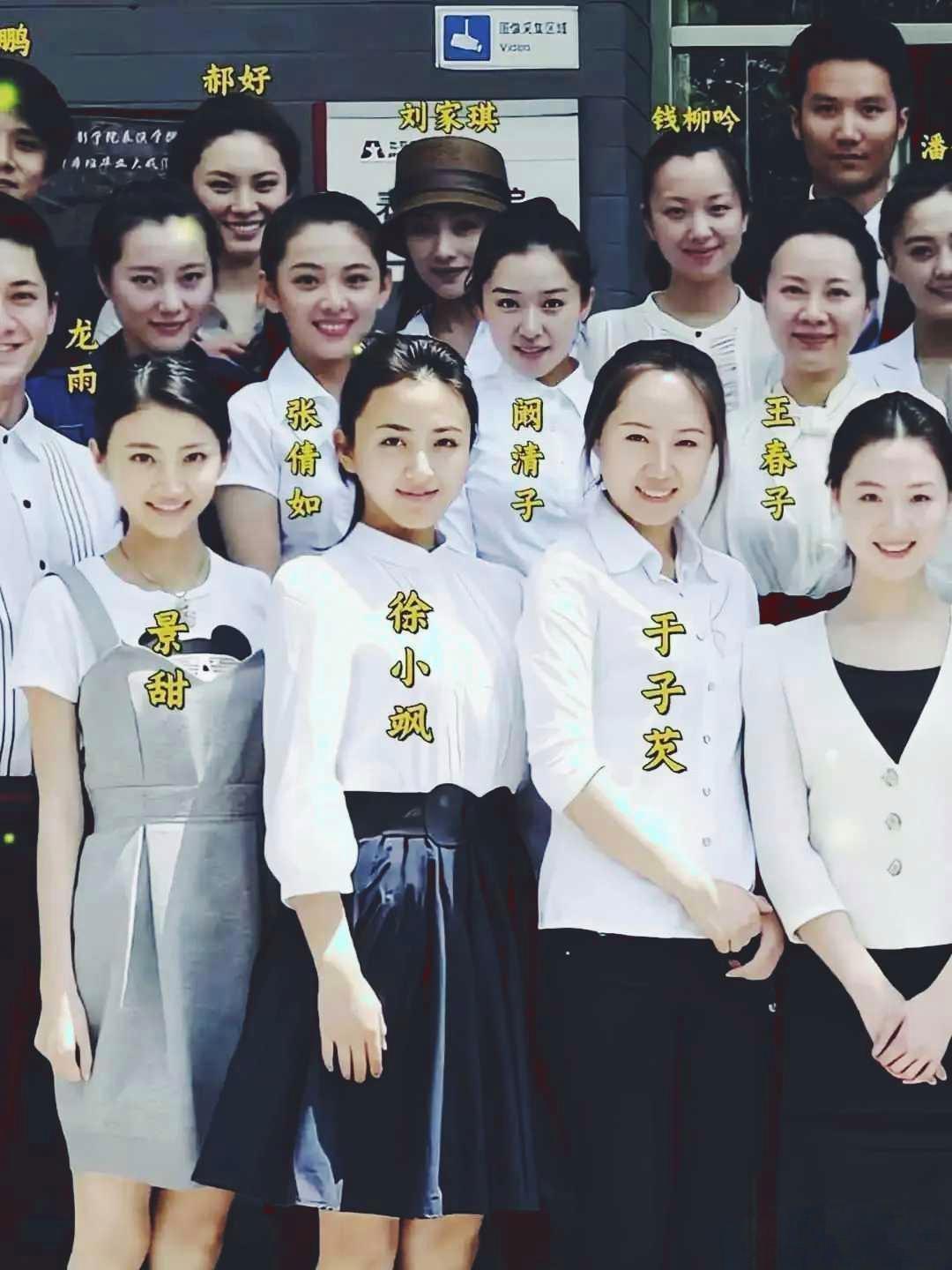 这么一对比，换谁来也是捧景甜啊 ​