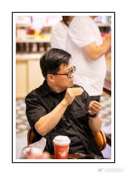 #眼镜戴了和没戴是两回事# 科技真的可以化解沟通壁垒，雷鸟在国际聋人节前夕开展活动。雷鸟iO眼镜实时上字幕，省去手语纸笔，听障人群可以直接读懂对方的每一句话#AI眼镜给听障人士开了一扇窗##等我戴上眼镜你再说# ​