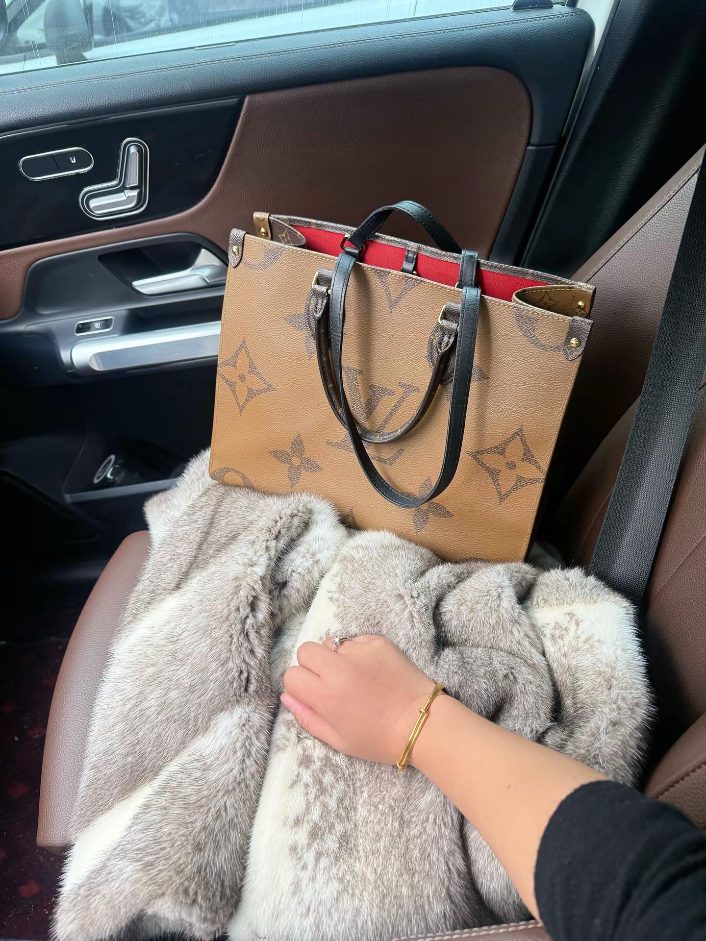 成熟女人的三大标志：穿貂，买黄金，听凤凰传奇🤣