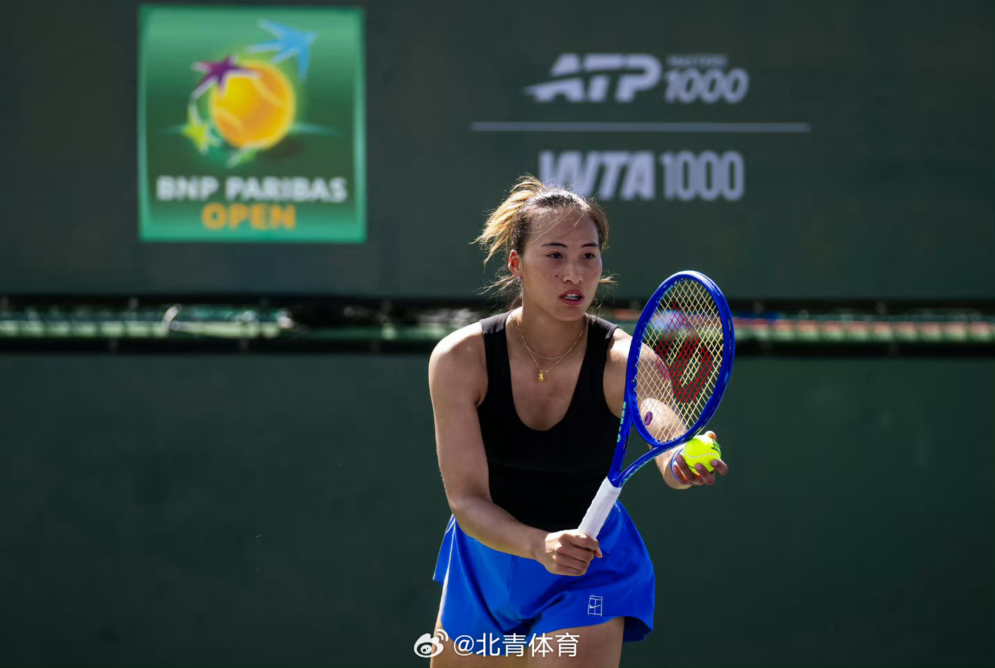 印第安维尔斯赛，郑钦文在次盘2-5的情况下追至5-5，并挽救两个赛点...