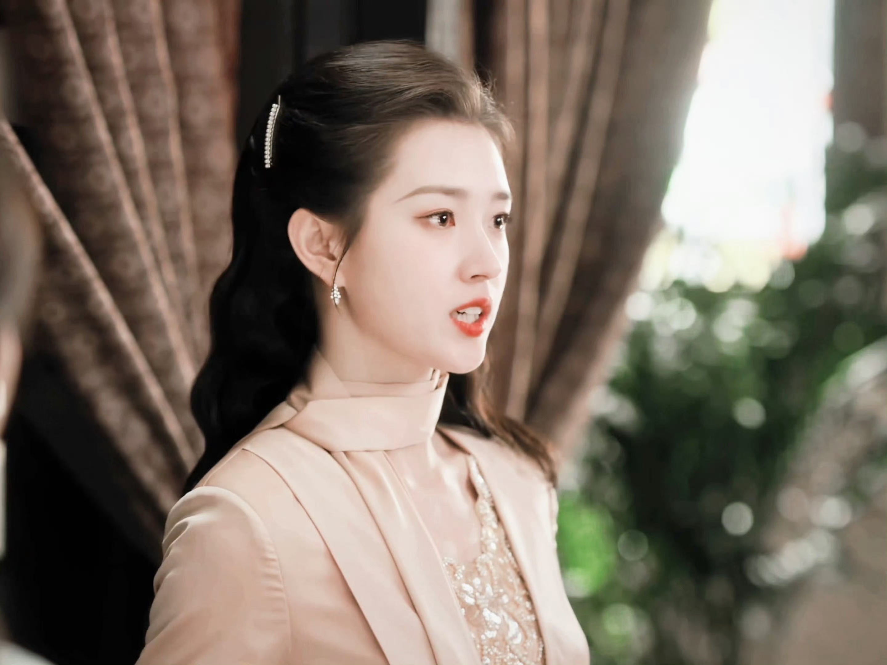#郭宇欣一出手就是短剧大女主那味儿#
陶紫宜是自幼被捧在手心的富家千金，一身娇纵鲜活，爱恨分明。
面对欢喜冤家李伯仁，不爽便直接出手，“掌公主”名不虚传，遇事绝不隐忍，果断扇过去！
 
郭宇欣过往短剧擅长演绎体面隐忍的女主，这次在《玉簟秋》挑战敢爱敢恨、快意打脸的大小姐，又是一次全新突 ​