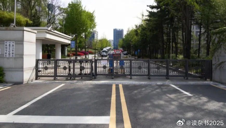 【微特稿】韩国监狱人满为患　获假释囚犯人数骤增

【新华社微特稿】韩国政府发布的最新数据显示，由于监狱收容能力不足，今年1月至8月，600多名囚犯在所判刑期实际执行不到60%的情况下就获得假释，较往年大幅增加。

——要是中国这样会被骂死 来自​