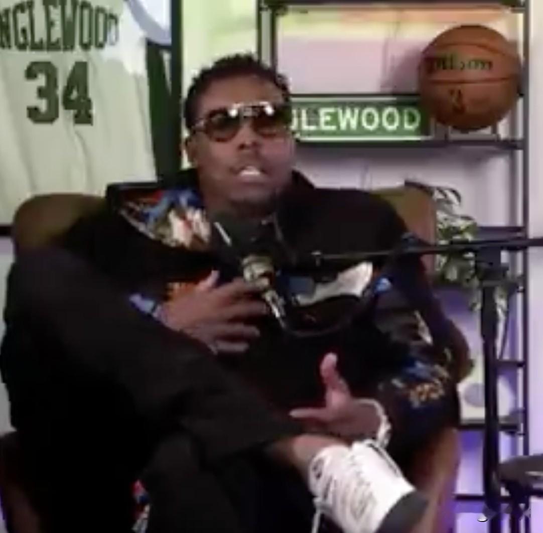 你认同吗？皮尔斯谈约基奇：  “约基奇被罚款了。”  “并没有被禁赛。...