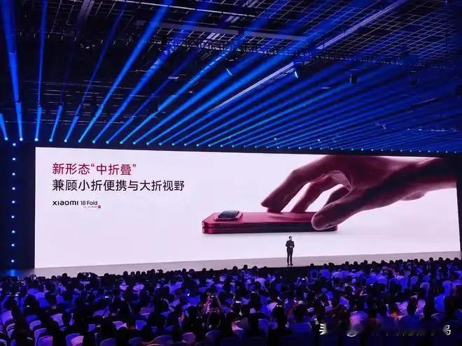 昨晚雷军发了小米史上最贵手机：10999元起，顶配15999。
但价格真不是重点。重点是雷军顺嘴说的那个数——小米造芯已经砸了210亿，十年计划500亿。
这210亿换来了什么？玄戒O3，小米第一颗正式量产商用的AI旗舰芯片，昨晚首发装进了小米18 Fold。还有两颗O100、D100，明年上半年落